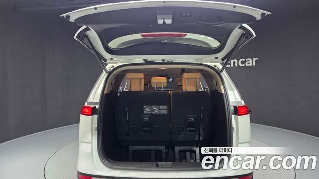 Kia Canival 2021 — photo 26