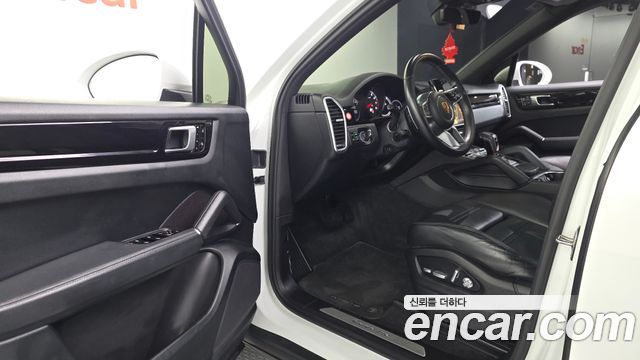 Porsche Cayenne 2019 — photo 10