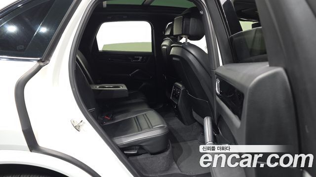 Porsche Cayenne 2019 — photo 12