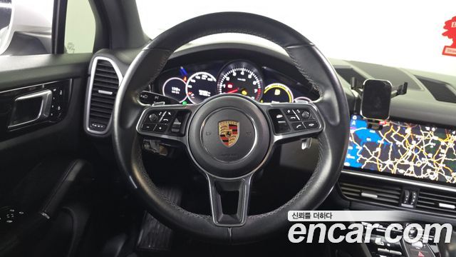 Porsche Cayenne 2019 — photo 13
