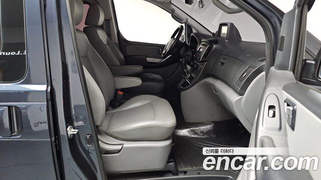 Hyundai Starex 2019 — photo 16