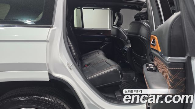 Jeep Cherokee 2023 — photo 18