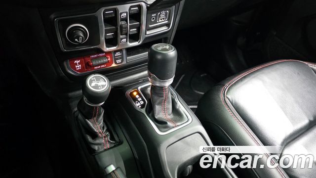 Jeep Wrangler 2022 — photo 9