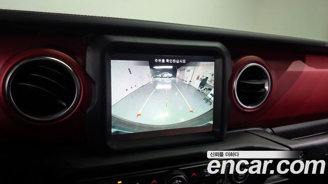 Jeep Wrangler 2022 — photo 14