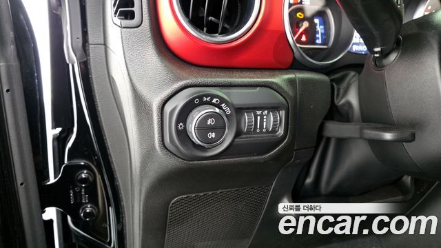 Jeep Wrangler 2022 — photo 18