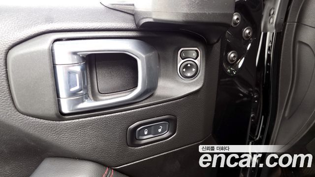 Jeep Wrangler 2022 — photo 19