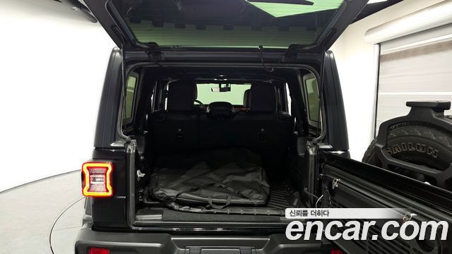 Jeep Wrangler 2022 — photo 20
