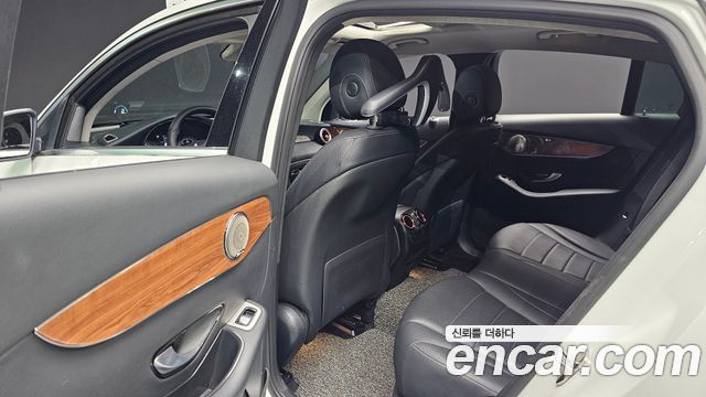 Mercedes-Benz GLC-Class 2018 — photo 18