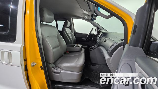 Hyundai Starex 2017 — photo 10