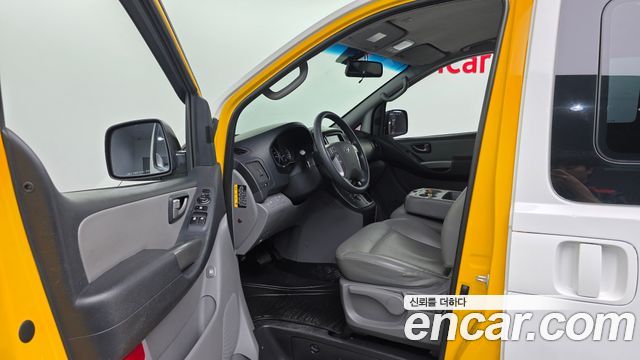 Hyundai Starex 2017 — photo 11