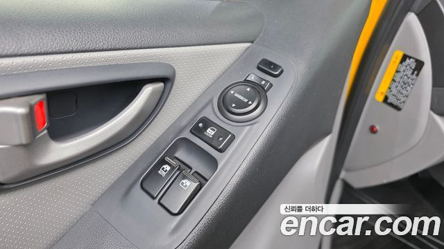 Hyundai Starex 2017 — photo 12