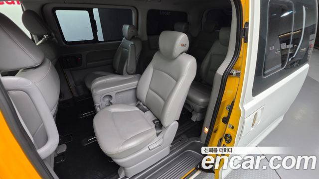 Hyundai Starex 2017 — photo 18