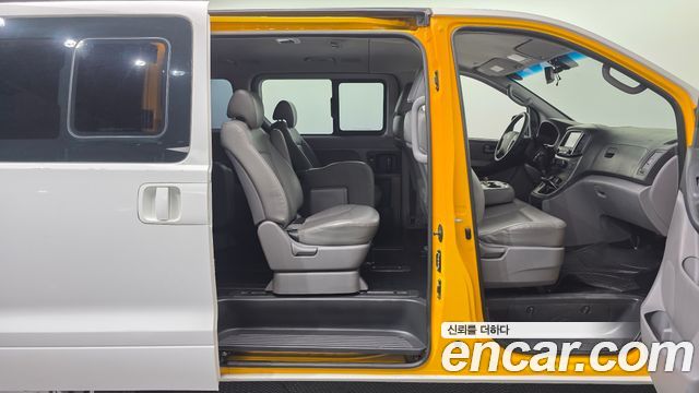 Hyundai Starex 2017 — photo 19