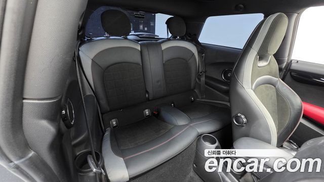 Mini Cooper 2020 — photo 16