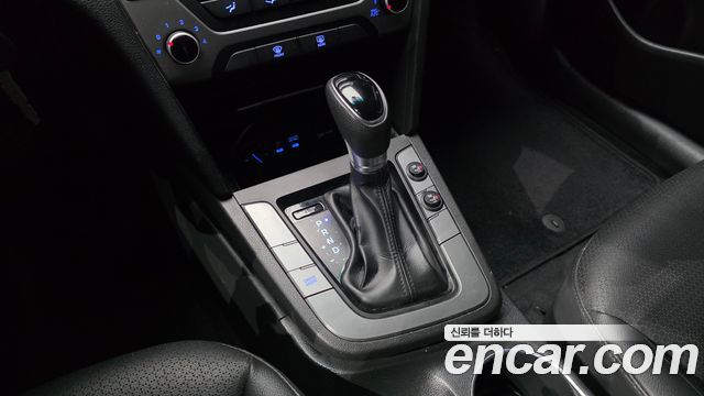 Hyundai AVANTE 2016 — photo 9