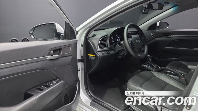 Hyundai AVANTE 2016 — photo 10