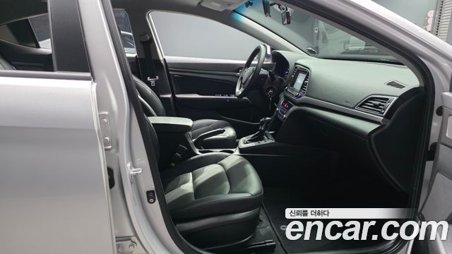Hyundai AVANTE 2016 — photo 11