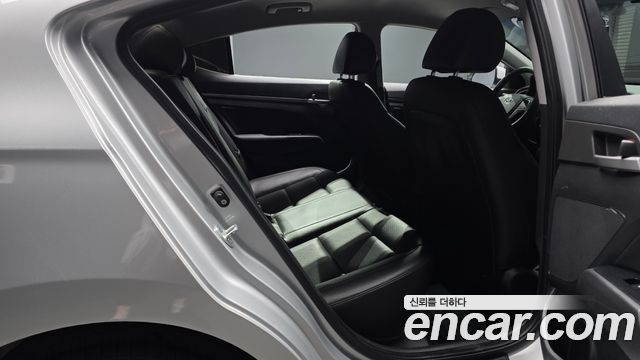 Hyundai AVANTE 2016 — photo 12