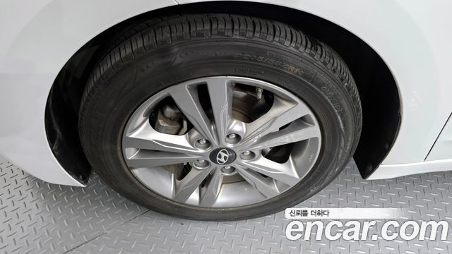 Hyundai AVANTE 2017 — photo 5