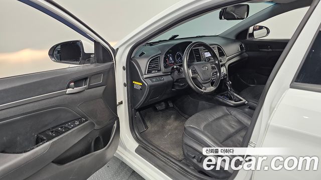 Hyundai AVANTE 2017 — photo 13