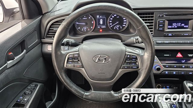 Hyundai AVANTE 2017 — photo 19