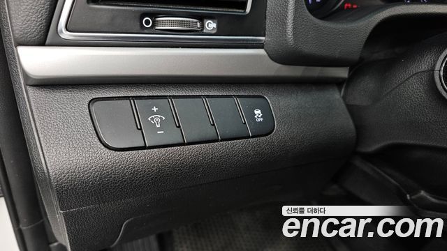 Hyundai AVANTE 2017 — photo 20