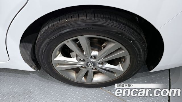 Hyundai AVANTE 2017 — photo 7