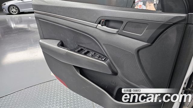Hyundai AVANTE 2017 — photo 14