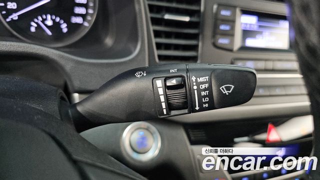 Hyundai AVANTE 2017 — photo 27