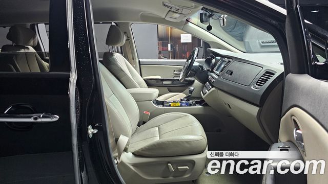 Kia Canival 2019 — photo 17