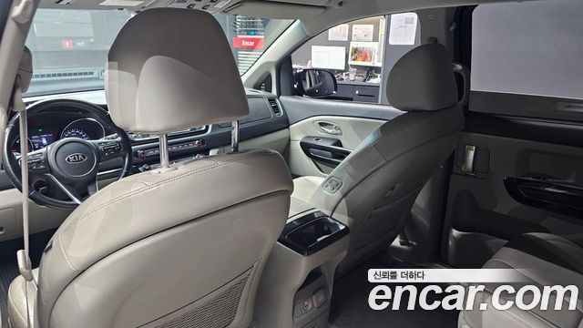 Kia Canival 2019 — photo 16