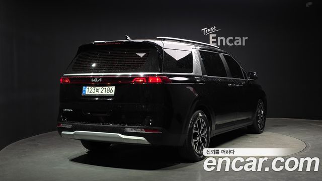 Kia Canival 2023 — photo 2