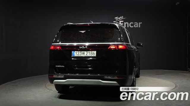Kia Canival 2023 — photo 4