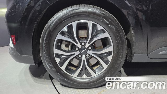 Kia Canival 2023 — photo 5