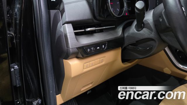 Kia Canival 2023 — photo 18