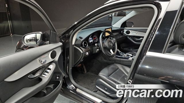 Mercedes-Benz GLC-Class 2017 — photo 10