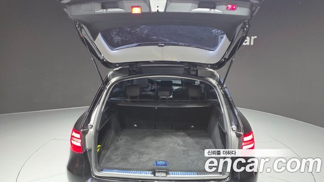 Mercedes-Benz GLC-Class 2017 — photo 20