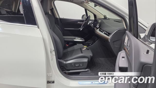 BMW 2-Series 2023 — photo 17