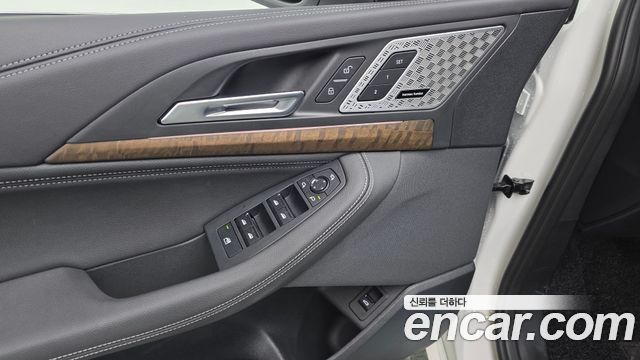 BMW 2-Series 2023 — photo 28