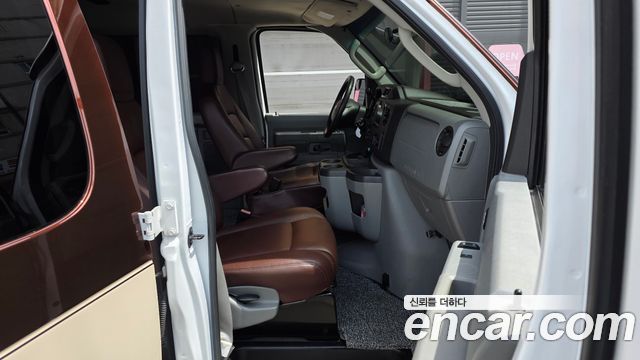Ford E-Series 2012 — photo 11