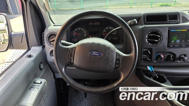 Ford E-Series 2012 — photo 13