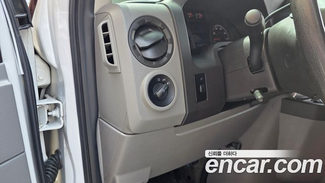 Ford E-Series 2012 — photo 17