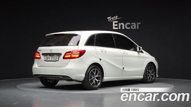 Mercedes-Benz B-Class 2016 — photo 2
