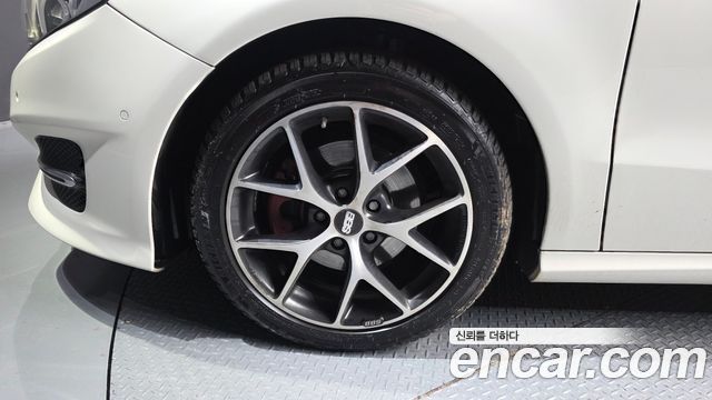 Mercedes-Benz B-Class 2016 — photo 5