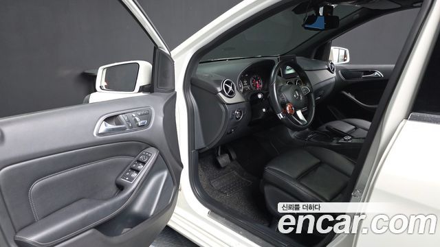 Mercedes-Benz B-Class 2016 — photo 10