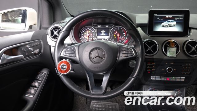 Mercedes-Benz B-Class 2016 — photo 13