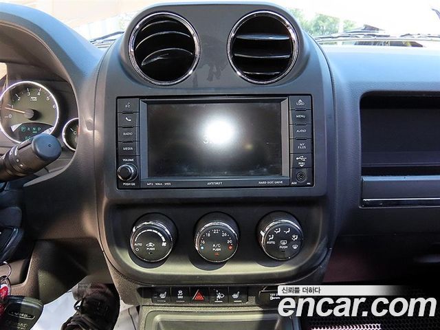 Jeep Compass 2011 — photo 13