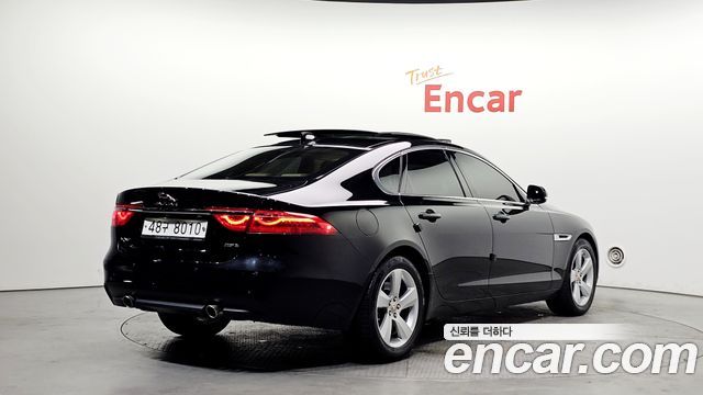 Jaguar XF 2018 — photo 2