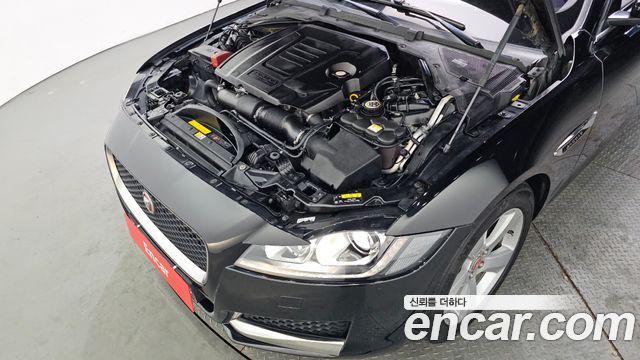 Jaguar XF 2018 — photo 6
