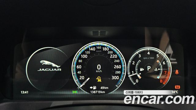 Jaguar XF 2018 — photo 8